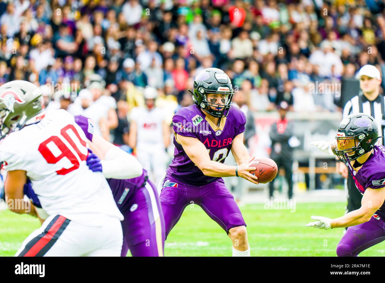 Ligue européenne de football, ELF/ jeu : les Centurions de Cologne à la galaxie de Francfort le juillet. 01. 2023 ,dans la PSD Bank Arena, Francfort, Allemagne Frankfurt Galaxy - QB # 10 Steve Cluley crédit: Frank Baumert/Alamy Live News Banque D'Images