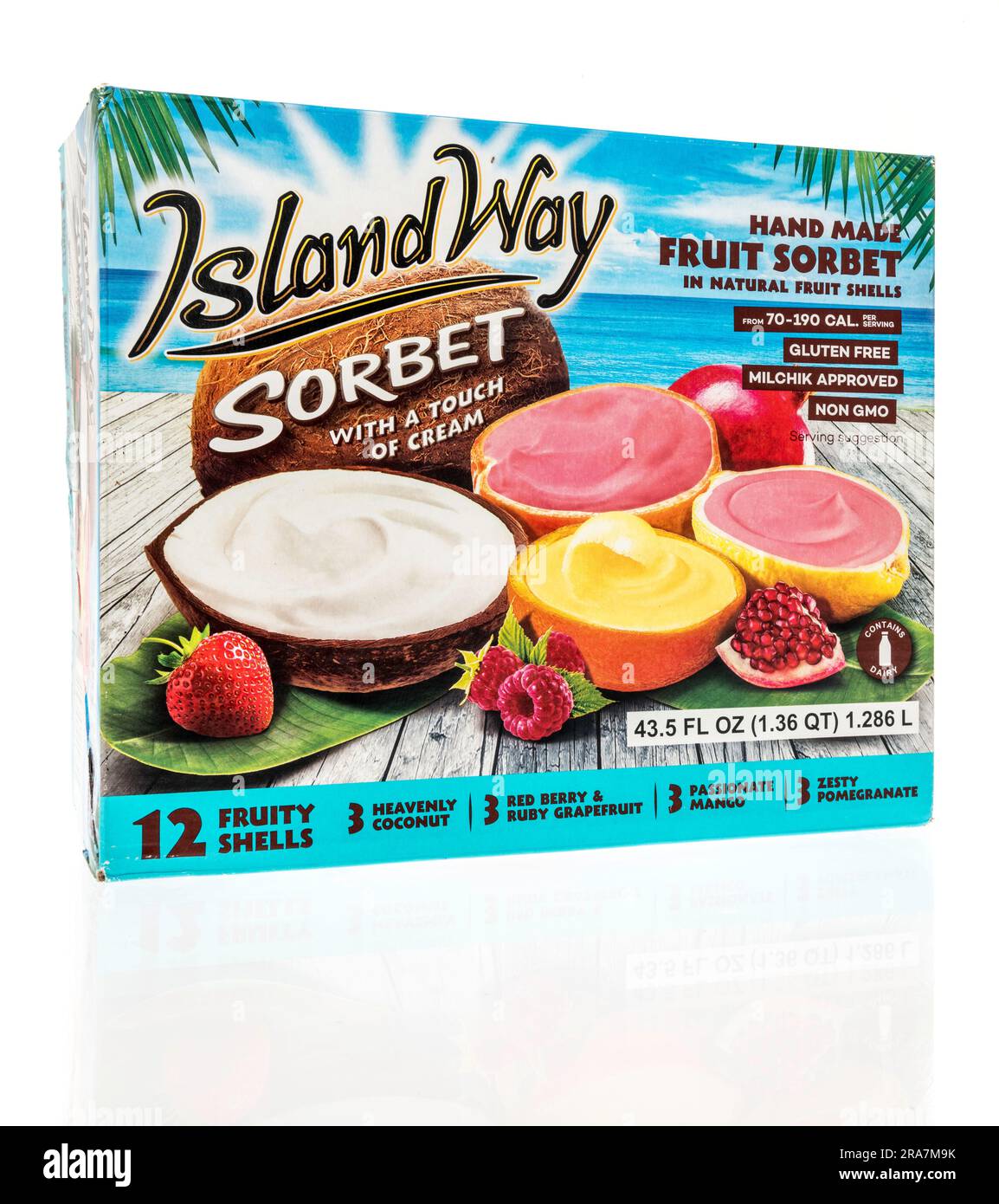 Winneconne, WI - 25 juin 2023 : un paquet de sorbet Island Way sur un fond isolé. Banque D'Images