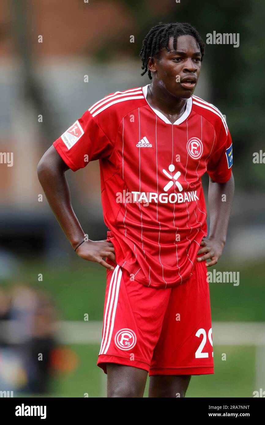 Düsseldorf, Allemagne, 2. Fussball Bundesliga Freudschaftsspiel Turu Düsseldorf contre Fortuna Düsseldorf 2:6 01. 07. 2023 im Stadion an der Feuerbachstrasse à Düsseldorf Fernando NETO (F95) Norbert Schmidt, Düsseldorf Banque D'Images