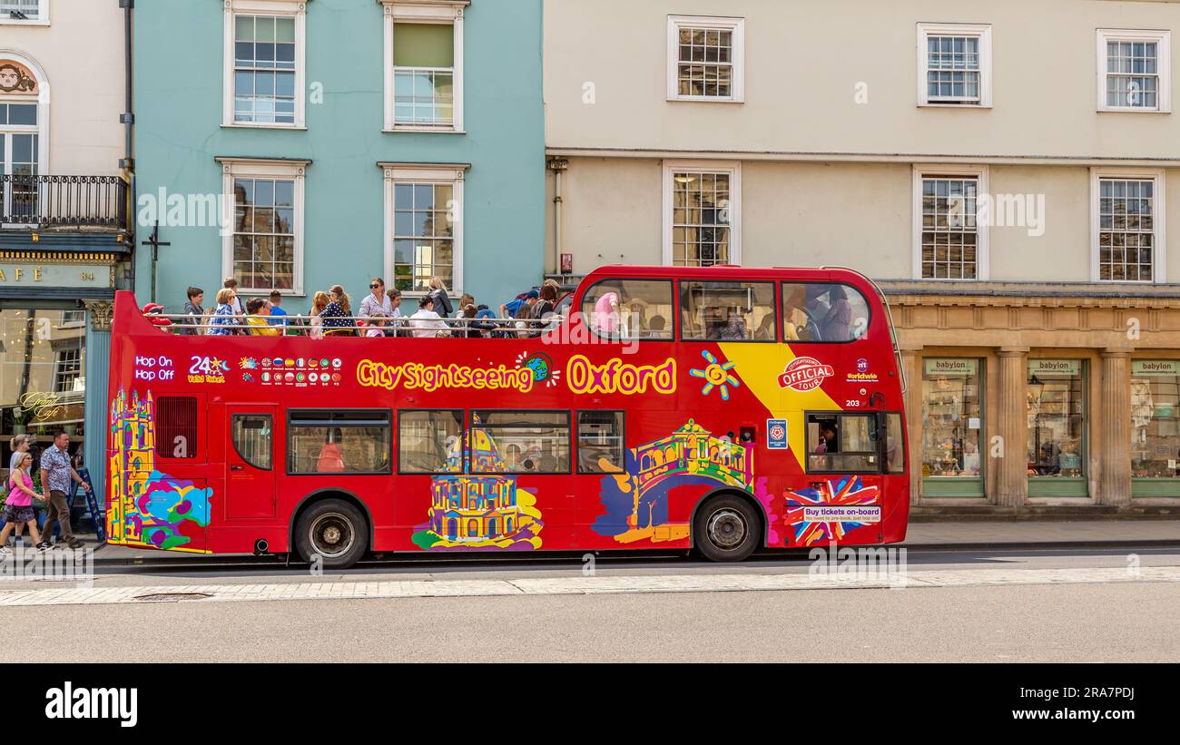 Oxford City Tour bus pour les touristes Banque D'Images