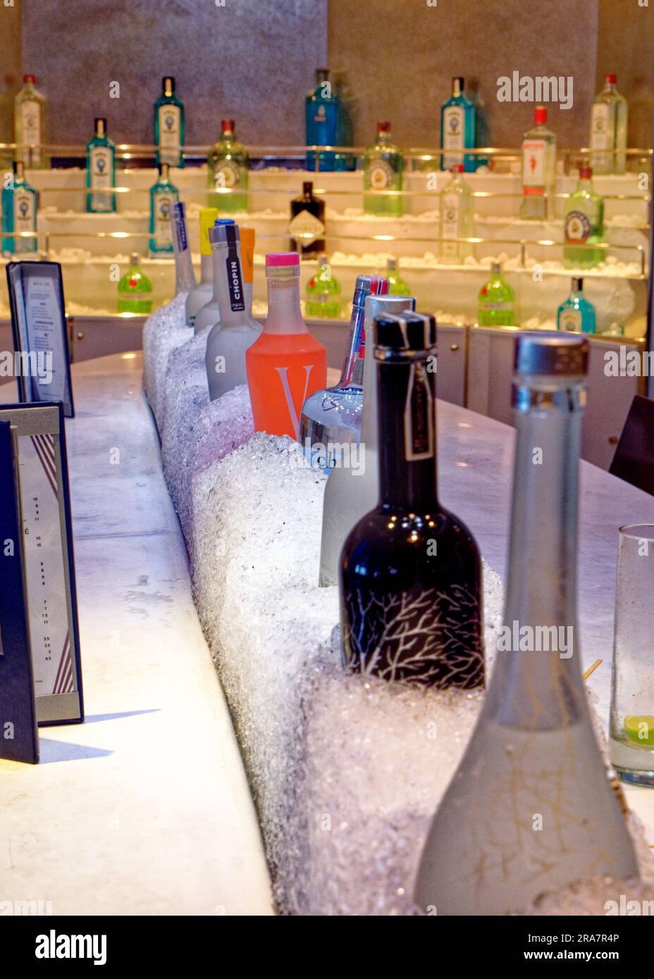 MIAMI, FLORIDE - 24 avril 2023: . Des activités et des lieux novateurs comme des bibliothèques, des bars, des buffets frais et des activités de plein air attirent de nouveaux, et ol Banque D'Images