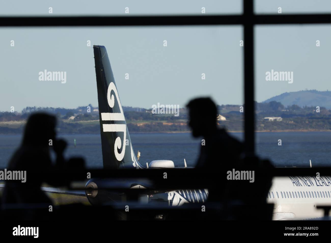 Passagers en attente d'un avion Air New Zealand à l'aéroport d'Auckland, Nouvelle-Zélande, le 07 juin 2023 Banque D'Images