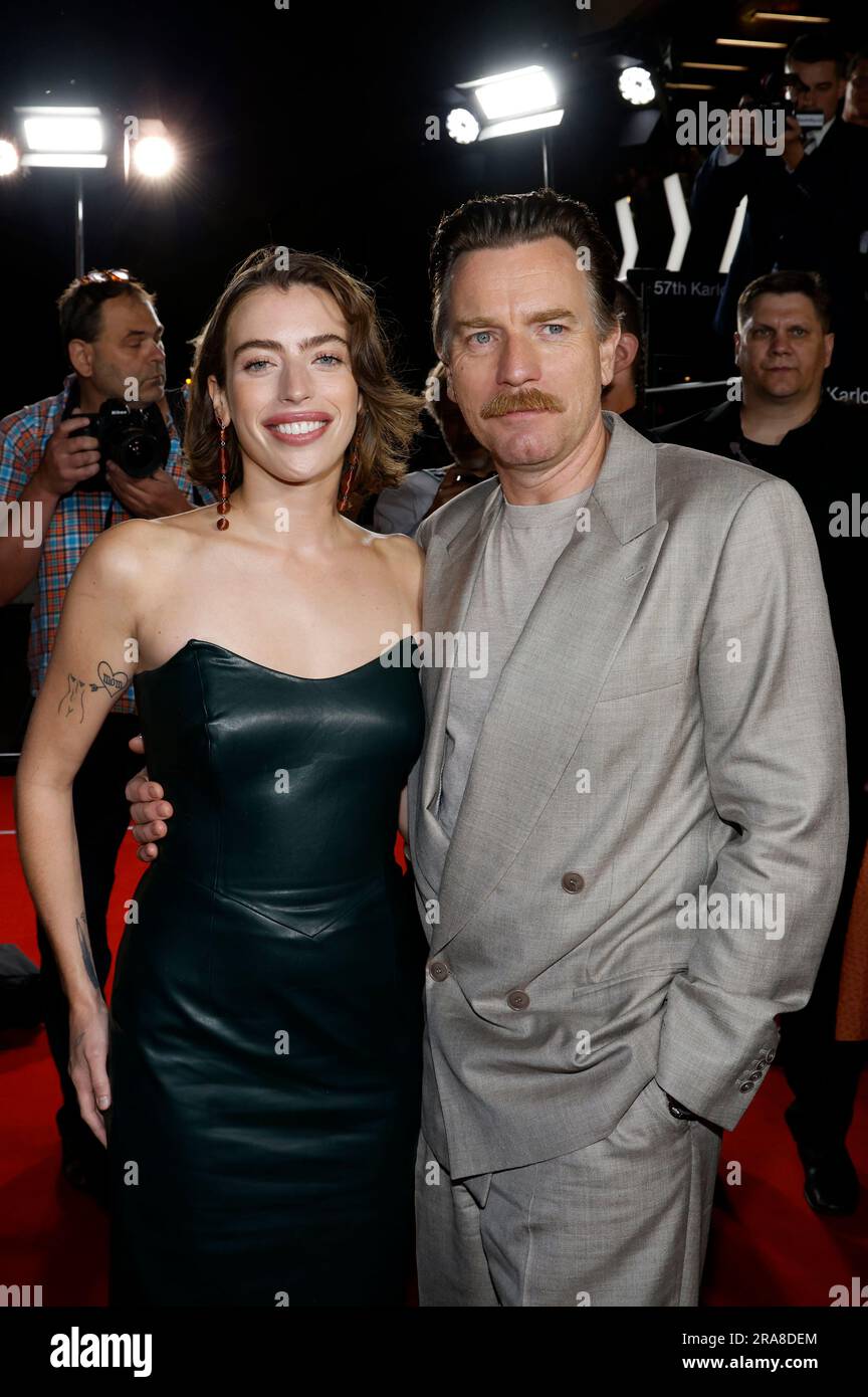 Clara Mathilde McGregor und Ewan McGregor beim Tribute screening des Kinofilm 'You Sing Loud, I Sing Loud' auf dem 57. Internationalen Filmfestival Karlovy Vary 2023 im Hotel Thermal. Karlsbad, 01.07.2023 Banque D'Images