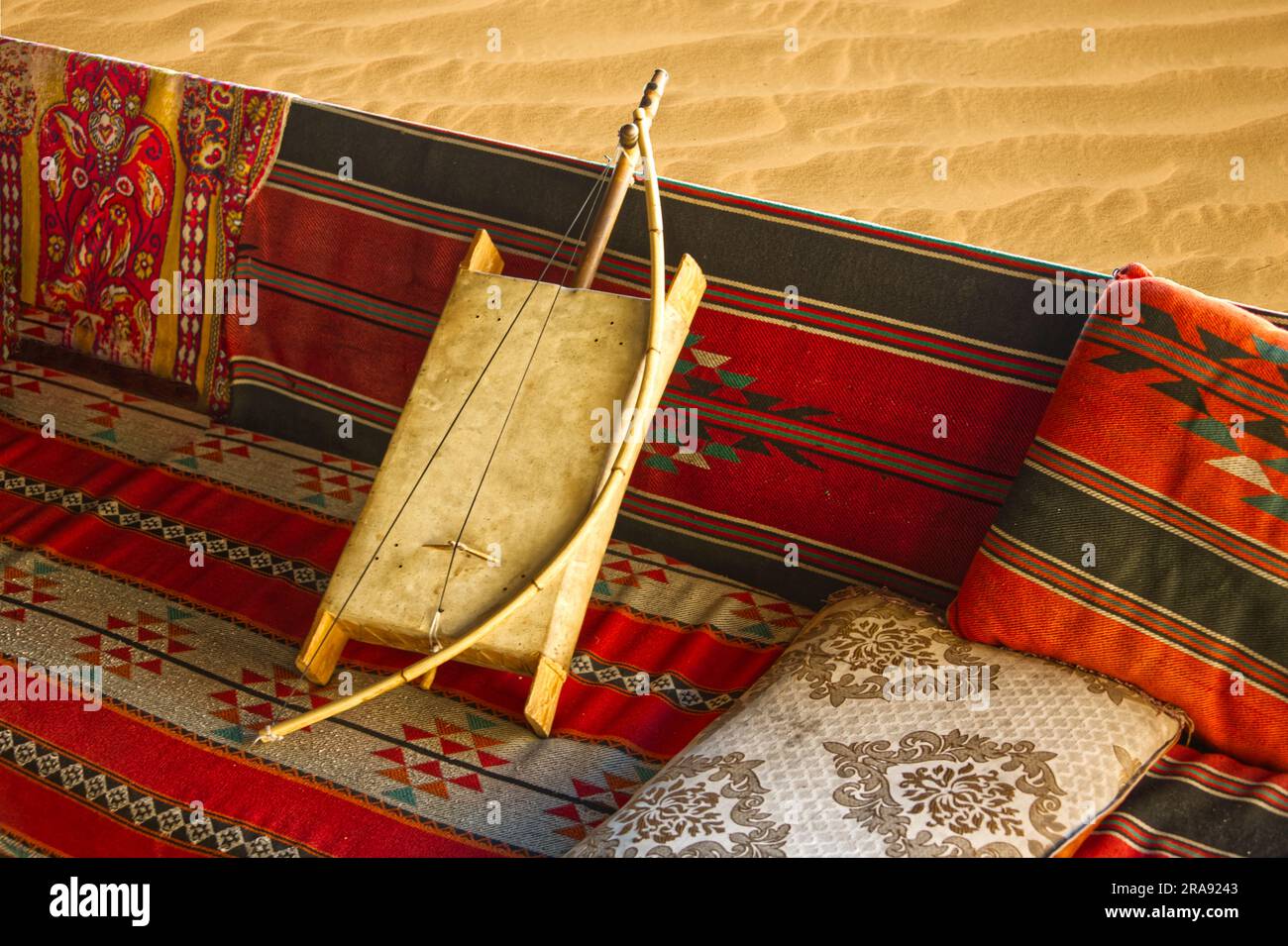 String Instruments From Jordan Traditional musical instrument petra jordan Banque de photographies et ...