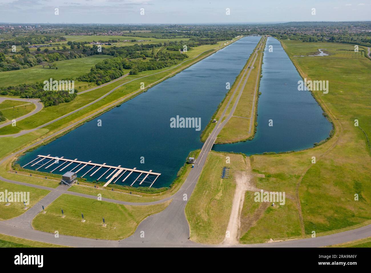 Vue aérienne du lac d'aviron au lac Dorney, à côté de la Tamise, Windsor, Royaume-Uni. Banque D'Images