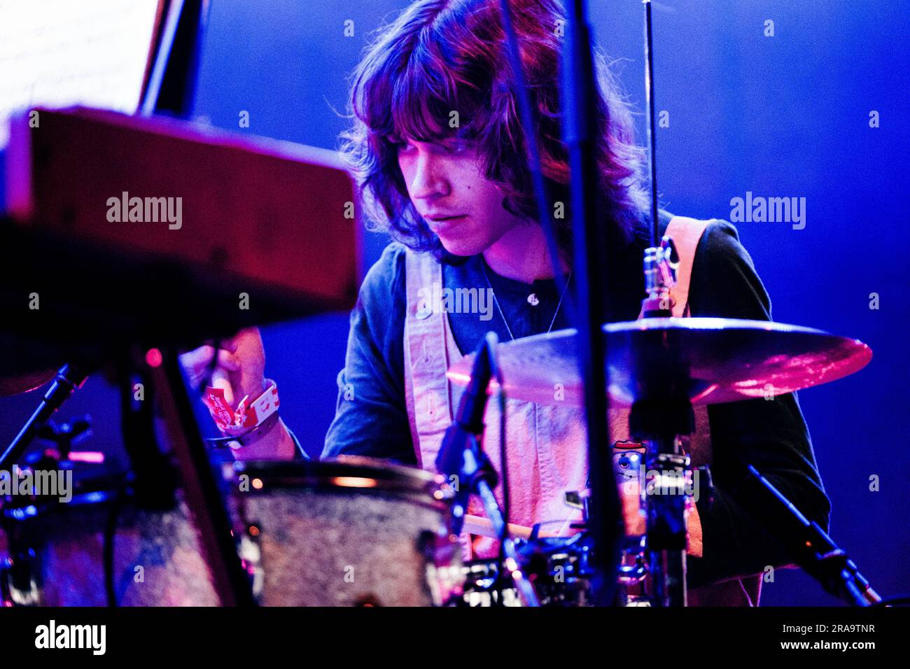 Roskilde, Danemark. 01st juillet 2023. Le duo de jazz Domi et JD Beck interprète un concert en direct pendant le festival de musique danois Roskilde Festival 2023 à Roskilde. Ici, le batteur JD Beck est vu en direct sur scène. (Crédit photo : Gonzales photo/Alamy Live News Banque D'Images
