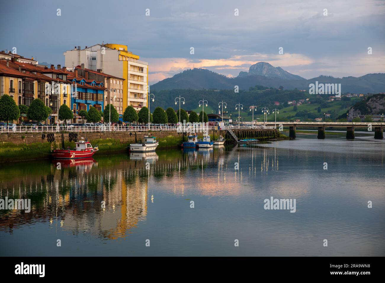 Vue de Ribadesella au nord de l'Espagne Banque D'Images