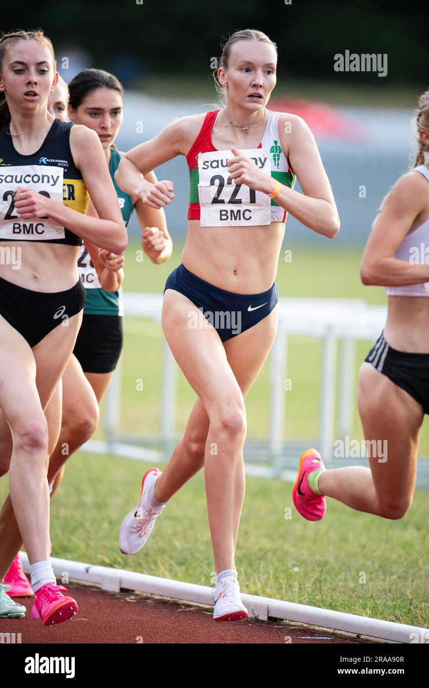 Amy Griffiths participe à la course féminine 1500m de BMC Au Grand Prix du Club des Milers de Grande-Bretagne, Woodside Stadium Watford, Angleterre, au Royaume-Uni, sur le 20 juillet 1st Banque D'Images