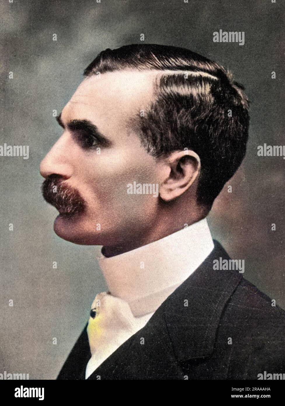 Selwyn Francis Edge (1868 - 1940), homme d'affaires australien, pilote de course et record-breaker. Il est principalement associé à la vente et à la course de voitures de Dion-Bouton, Gladiator, ClemÚnt-Panhard, Napier et AC. Directeur général de S. F. Edge Ltd, il a remporté la coupe Gordon Bennett de 1902 sur une période de 40 heures Voiture Napier. Date: 1904 Banque D'Images