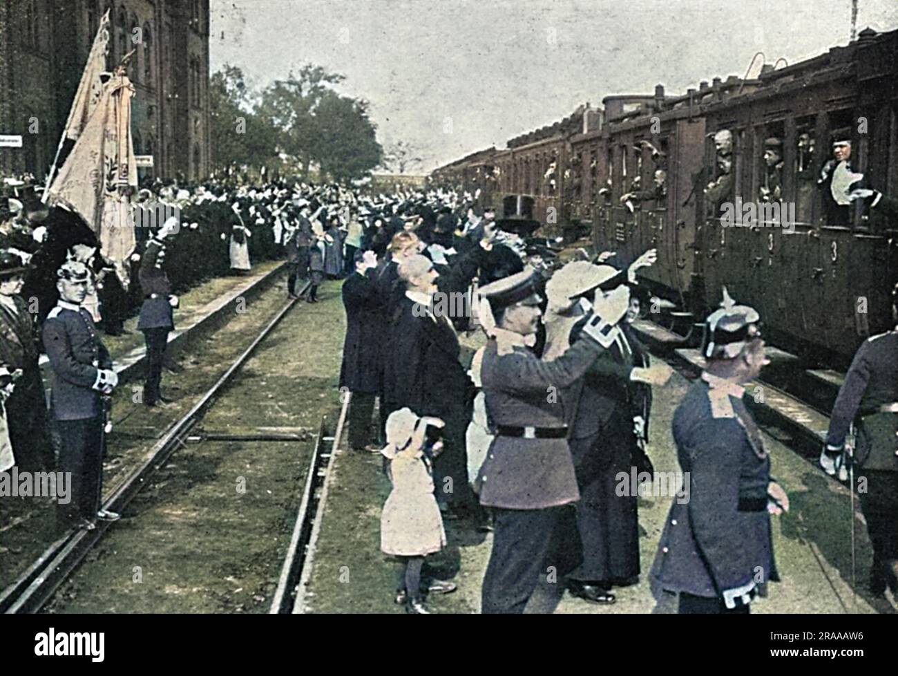 Après la déclaration de guerre contre la Russie le 1 août, les réservistes allemands répondent à l'appel de mobilisation et embarquent dans un train pour les amener dans la zone de guerre. Date : août 14 Banque D'Images