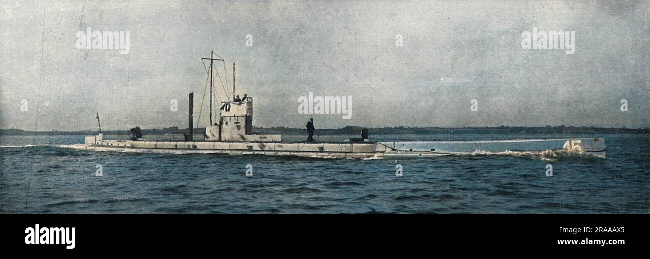 Le sous-marin allemand U-15, qui est devenu le premier U-boat à être perdu à un navire de guerre ennemi quand le 9 août 1914 il a été ramé par H.M.S. Birmingham. Les 23 membres d'équipage ont péri. Date: 1914 Banque D'Images
