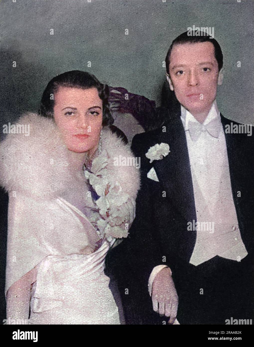 Mlle Margaret Whigham (1912 - 1993), plus tard Mme Charles Sweeny puis Duchesse d'Argyll, photographiée à la première nuit de la nouvelle revue, 'The Jack Pot' au Prince of Wales Theatre avec Charles Birkin, plus connu comme un écrivain de courtes histoires d'horreur. Date: 1932 Banque D'Images