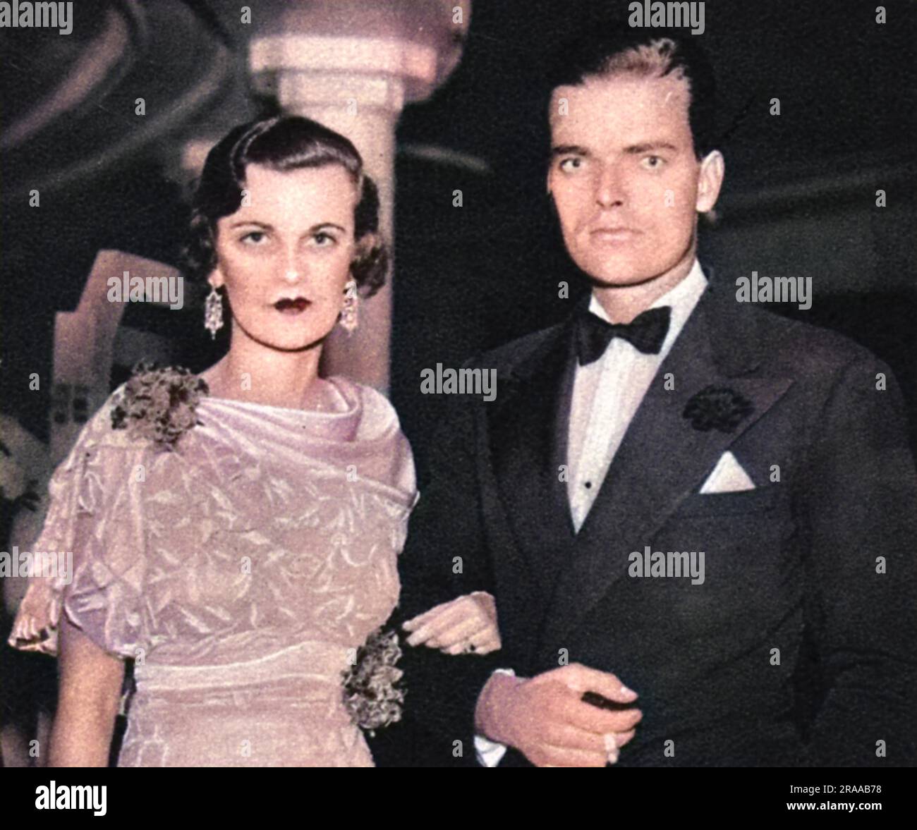 M. Charles Sweeny avec son épouse, l'ancienne Miss Margaret Whigham (plus tard duchesse d'Argyll), vu à la nuit d'ouverture du café de Paris, l'un des endroits les plus branchés de Londres en 1930s. Date: 1933 Banque D'Images