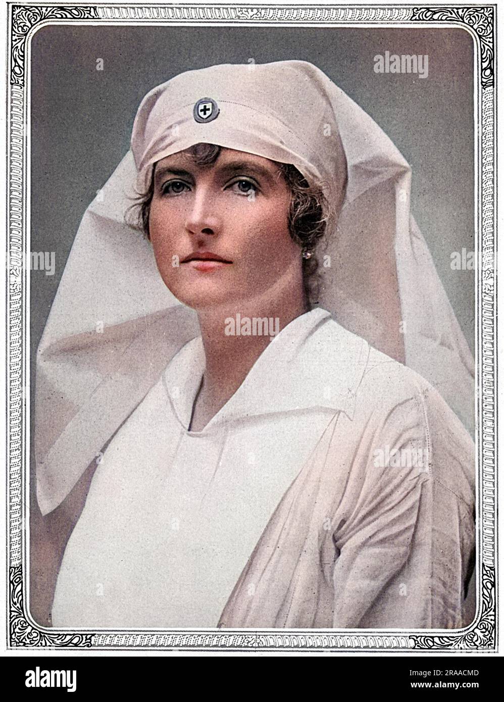 Lady Swettenham, anciennement Mary Emily Copeland, épouse du célèbre administrateur colonial, Sir Alexander Sweettenhan, K.C.M., en uniforme de soins infirmiers pendant la première Guerre mondiale, alors qu'elle était ambulancier sur le devant de la France. Date: 1917 Banque D'Images