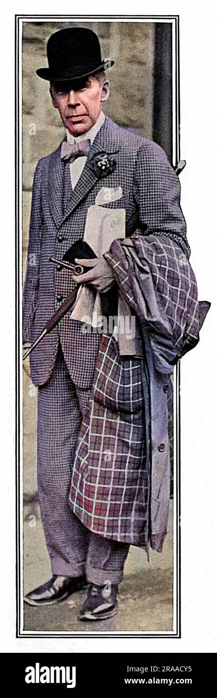 Portrait photographique de Sir Arthur Quiller-Couch, l'écrivain anglais, photographié pendant la première Guerre mondiale lorsqu'il était actif dans le recrutement pour l'armée britannique. Arthur était professeur de littérature anglaise à l'université de Cambridge et créateur d'une série de romans humoristiques sur fond cornoueux, écrits sous le pseudonyme 'Q'. Date: 1914 Banque D'Images