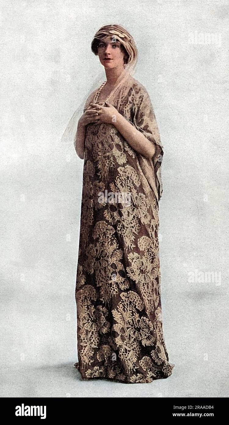 Lady Margaret Sackville (1881 - 1963), poète et écrivain pour enfants. Elle était la fille du comte de la Warr de 7th. Durant la première Guerre mondiale, Sackville a rejoint l'Union anti-guerre du contrôle démocratique et a publié un recueil de poèmes, le Pageant of War (1916), qui dénonçait les femmes qui ont reconnu la guerre comme des trahir leurs fils. Elle avait une relation étroite, parfois romantique, avec le chef travailliste Ramsay Macdonald qui a survécu à son démenti de l'aristocratie débarquée. Date: 1918 Banque D'Images