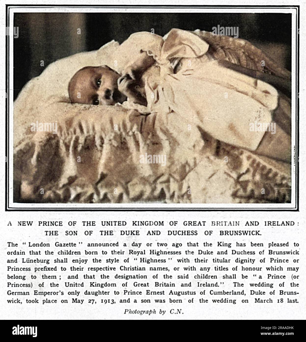 Ernest Augustus, Prince de Hanovre (1914-1987). Fils de la princesse Victoria Louise de Prusse, duchesse de Brunswick (seule fille et plus jeune enfant de l'empereur Guillaume II). Le bébé est photographié dans le magazine Sketch, qui rapporte qu'il est devenu un Altesse Royale et prince de Grande-Bretagne et d'Irlande - ceci dans son numéro du 5 août 1914 comme l'Europe était au bord de la première Guerre mondiale. Date: 1914 Banque D'Images