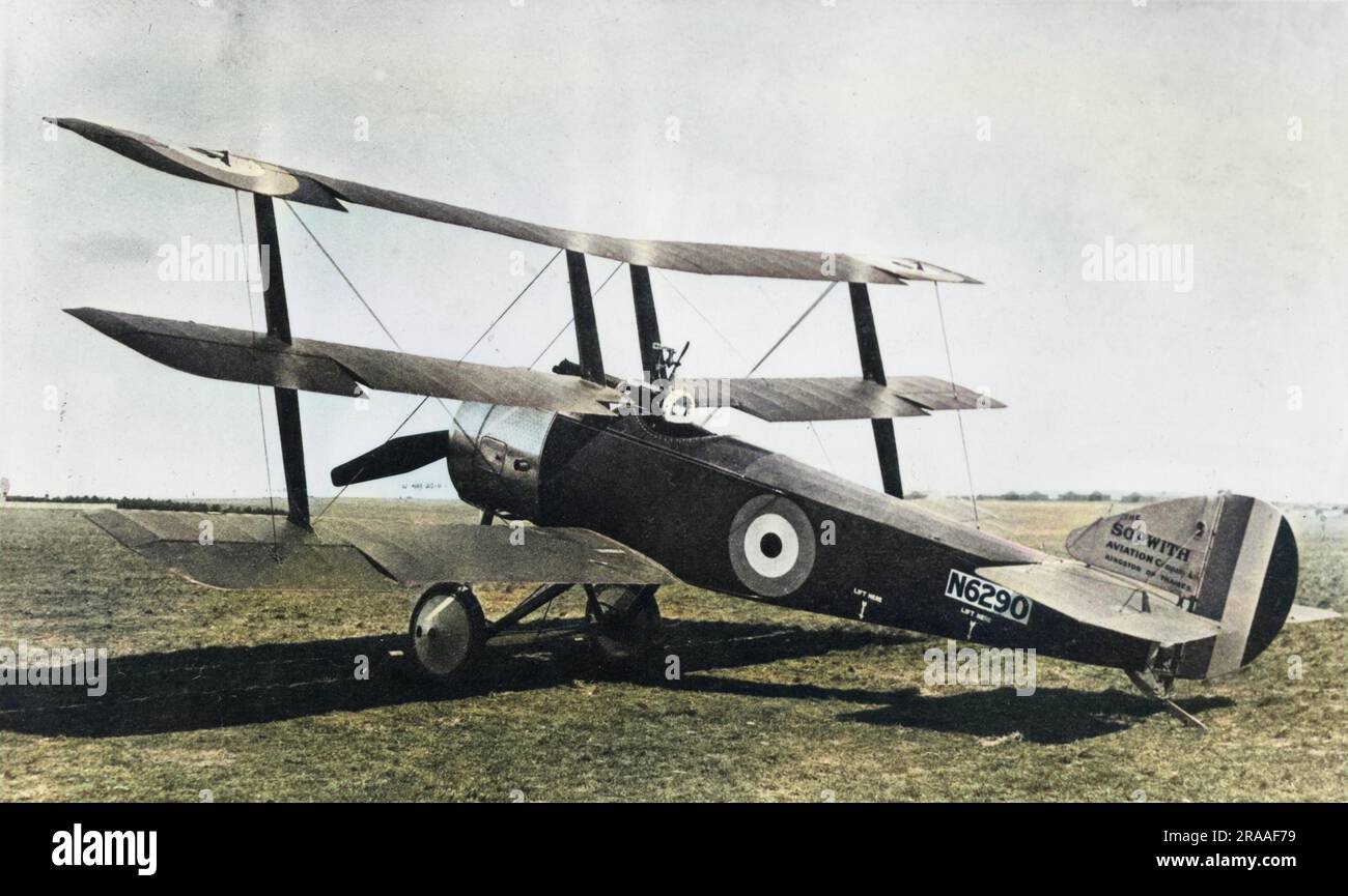 Un Sopater britannique à une seule place avec triplane sur un aérodrome pendant la première Guerre mondiale. Date: 1916-1918 Banque D'Images