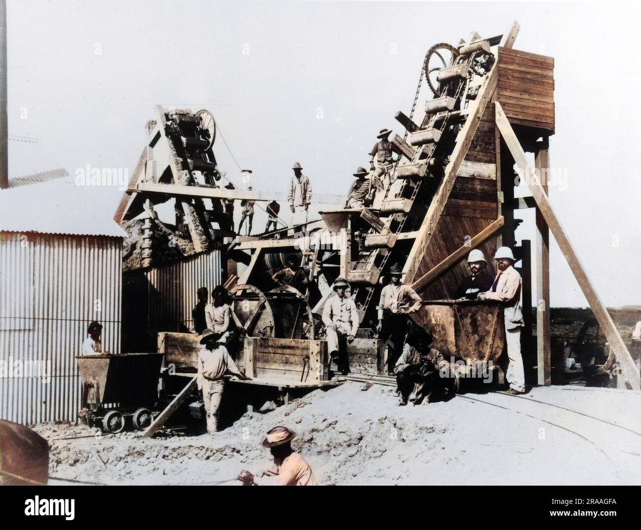 Machines d'excavation de diamants et mineurs à la mine Kimberley, dans la province du Cap Nord, en Afrique du Sud. Date: 1883 Banque D'Images