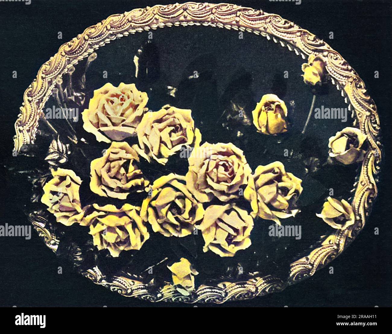 Motif gâteau, fleur. Plaque de rose de massepain Date: 1936 Banque D'Images