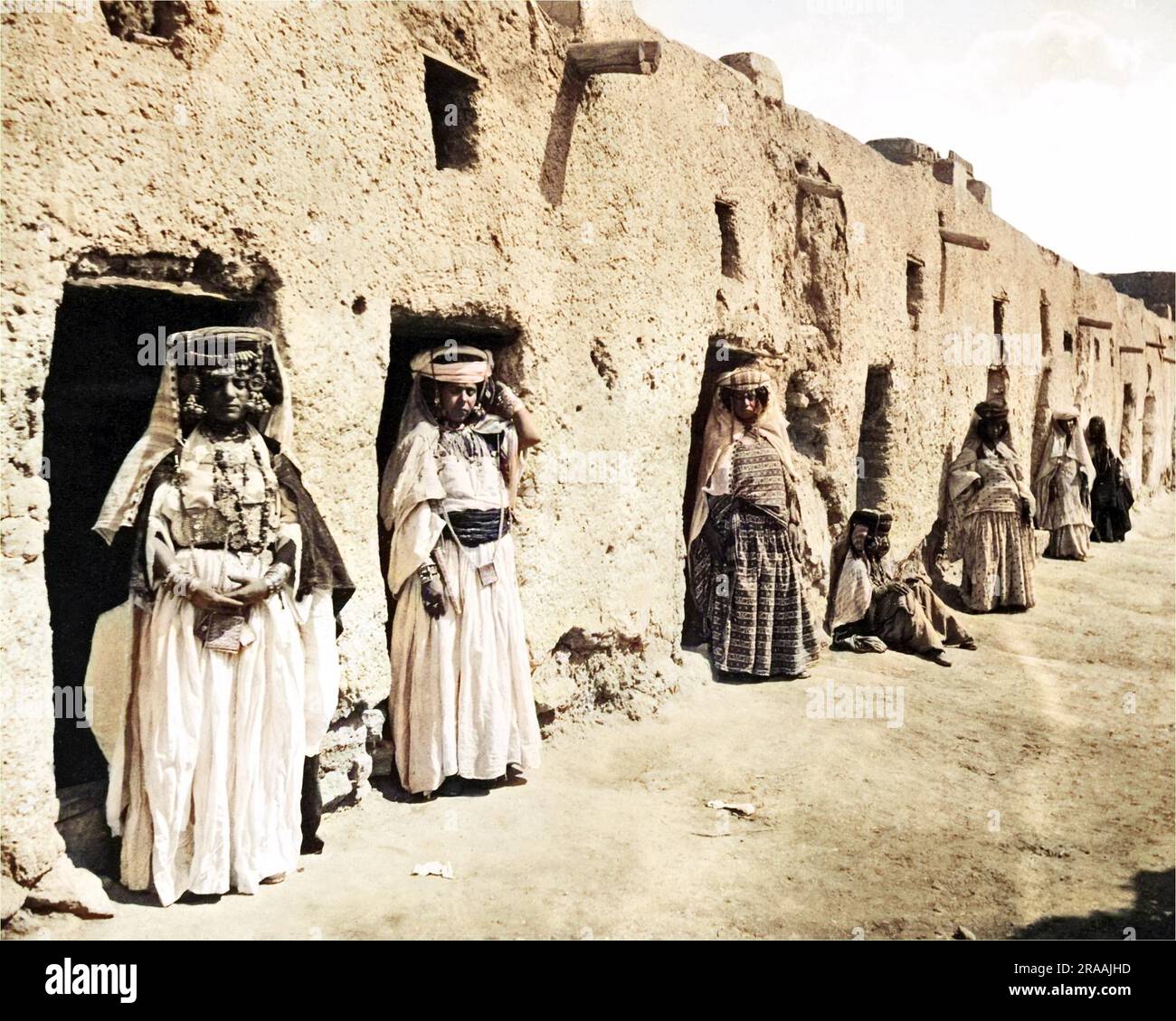 Ouled Nail Women, Algérie, spécialisée dans une forme de danse. Date: Vers 1870 Banque D'Images