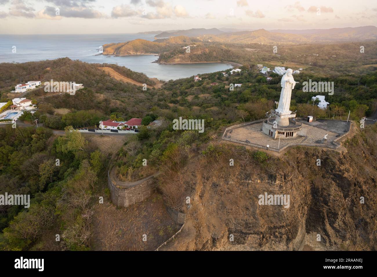 Jésus monument église au Nicaragua sur le dessus de la roche vue aérienne de drone Banque D'Images