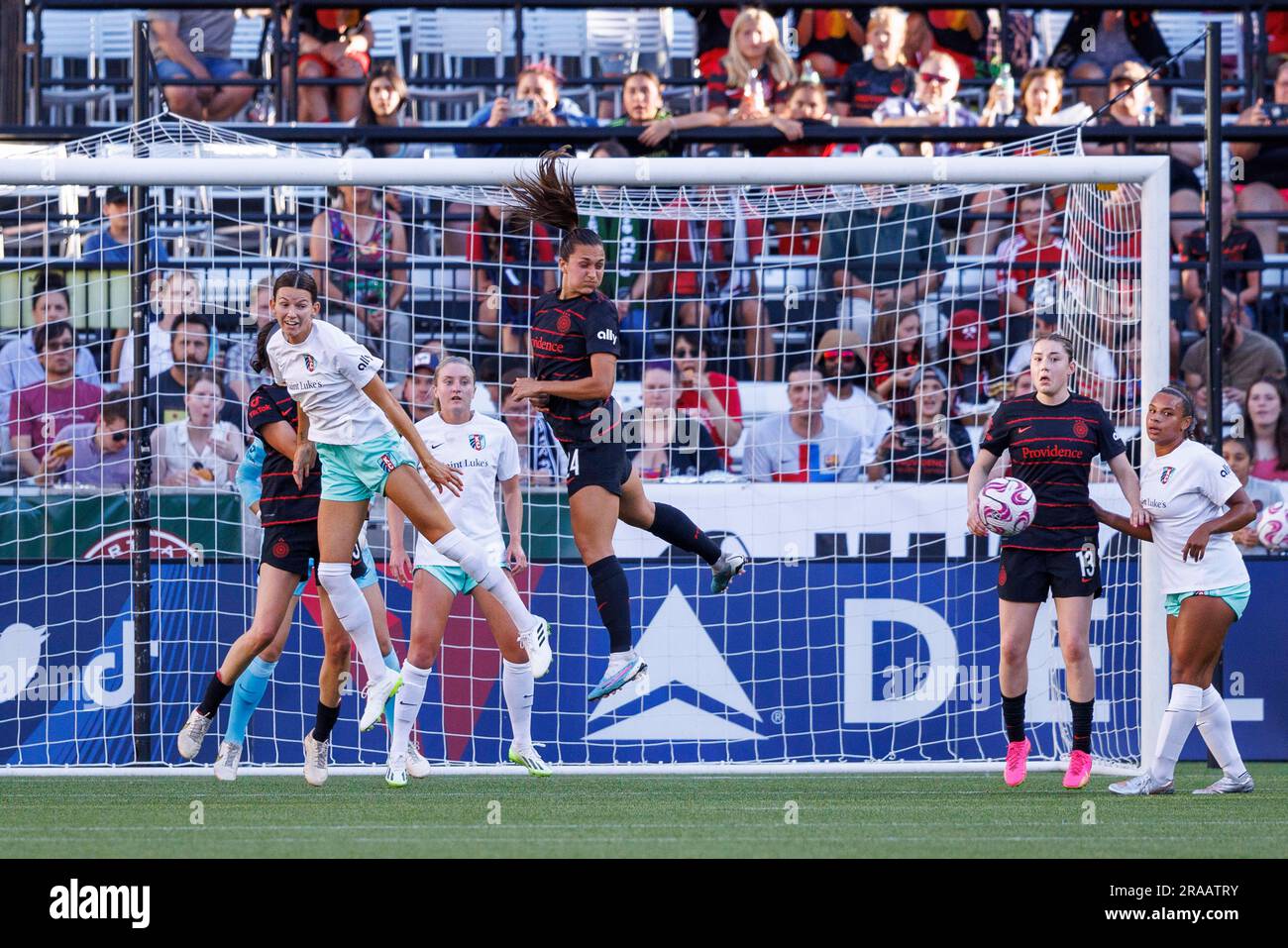 Portland, États-Unis. 01st juillet 2023. Les Thorns ont réussi à bloquer un tir sur le but dans la première moitié. Le Kansas City Current a battu le Portland Thorns football Club 1-0 sur 1 juillet 2023 au parc Providence à Portland, Oregon. Michelle Cooper, du Kansas, a marqué le seul but sur un coup de pied de pénalité dans la première moitié. (Photo de John Rudoff/Sipa USA) crédit: SIPA USA/Alay Live News Banque D'Images