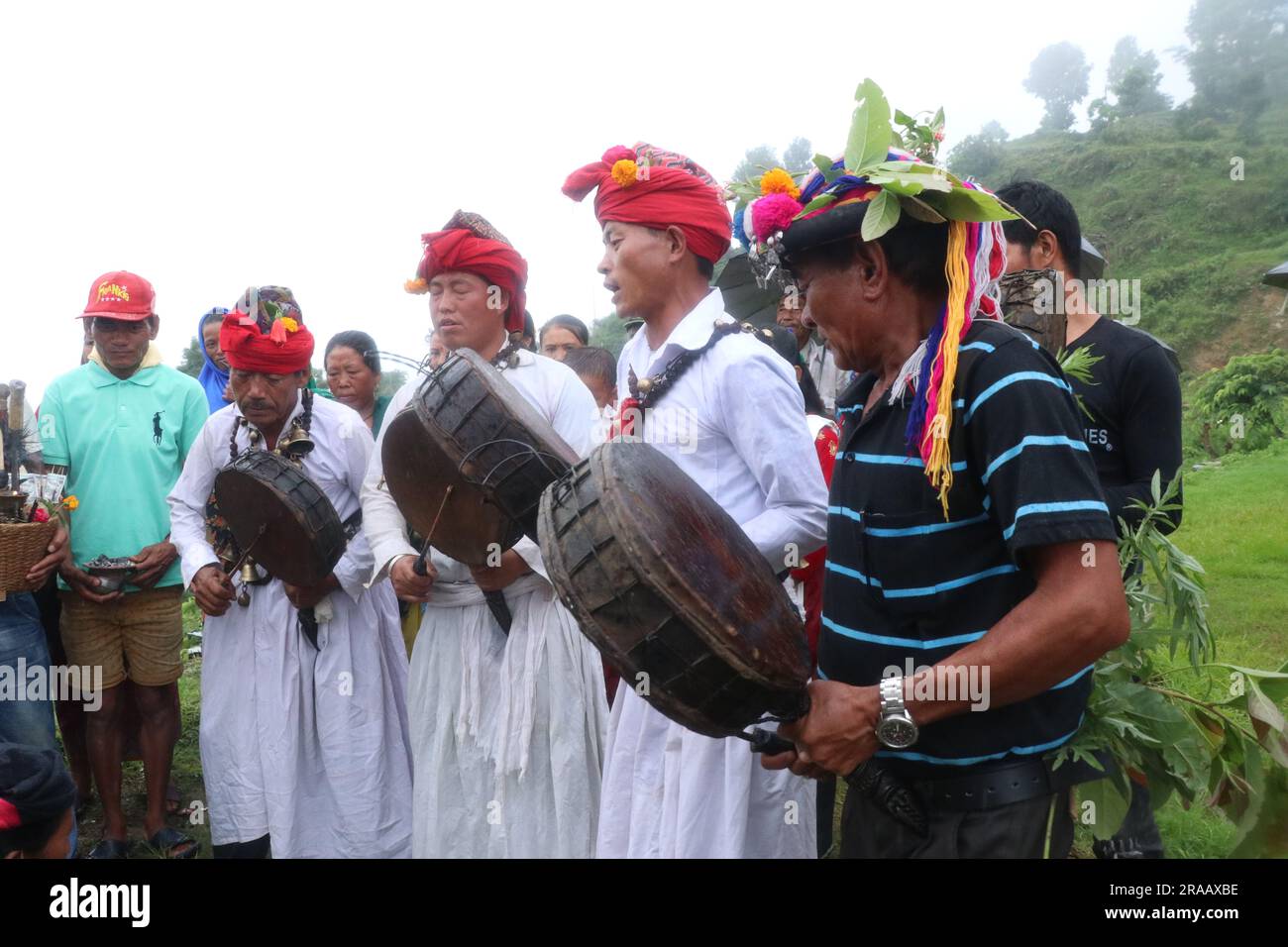 Culture Jhakri Naach danse du Népal danse traditionnelle de la région vallonnée danse himalayenne Banque D'Images