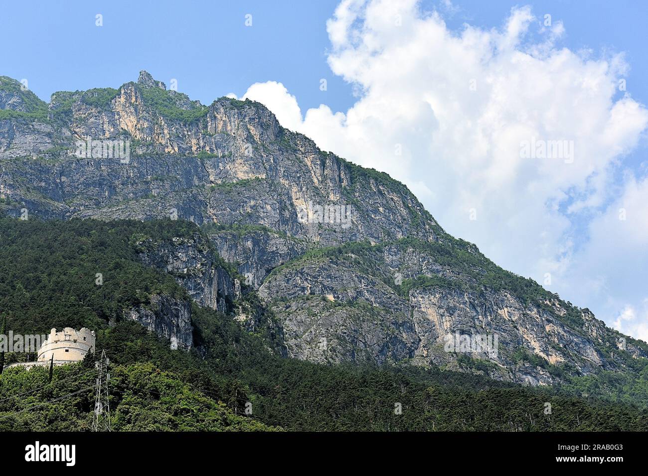 Pics de montagne de Riva del Garda Banque D'Images