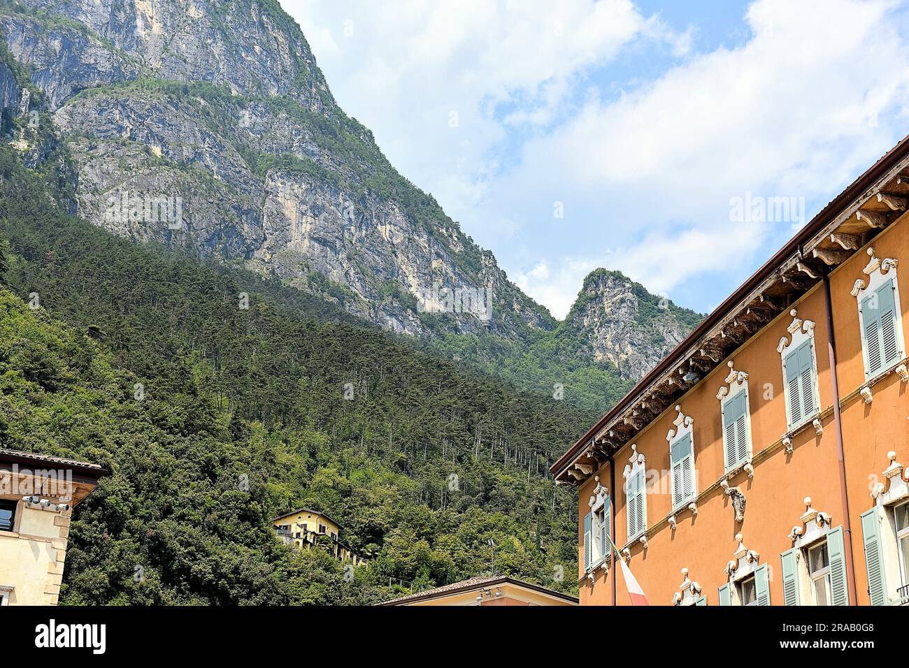 Pics de montagne de Riva del Garda Banque D'Images