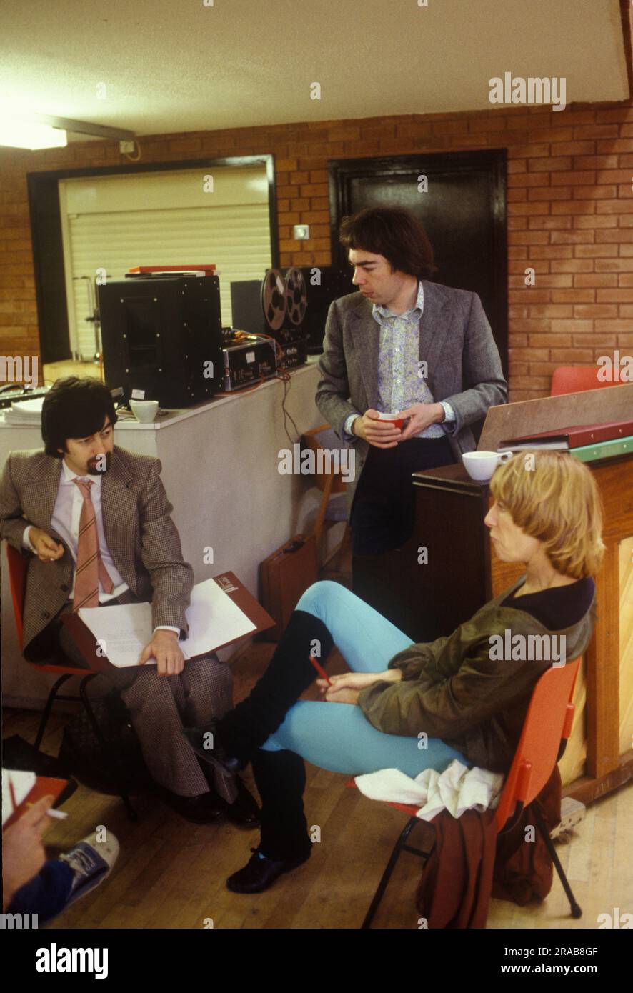 Trevor Nunn, Andrew Lloyd Webbe, Gillian Lynne (Cameron Mackintosh hors de l'image, juste en bas à gauche.) Atelier de répétition discutant des nouveaux chats musicaux. 1980s. West London 1980 ou 1981 UK HOMER SYKES Banque D'Images