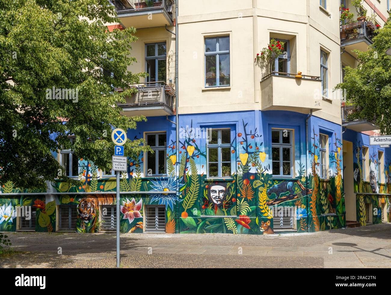 Berlin, Allemagne - 2 juin 2023 : extérieur décoratif d'un immeuble Banque D'Images