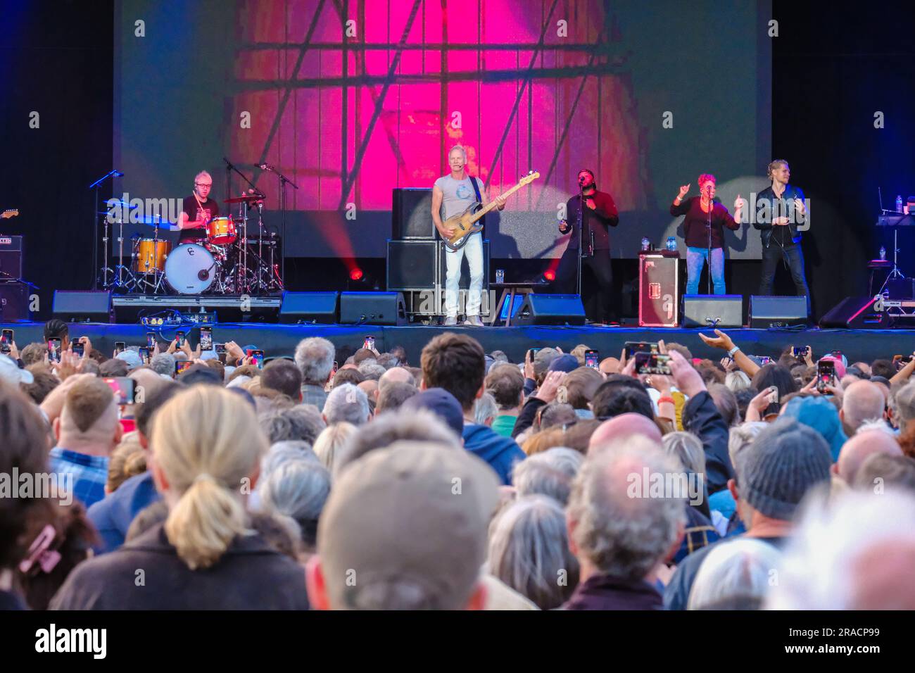 Château de Cardiff, pays de Galles, Royaume-Uni. Dimanche 2 juillet 2023. Sting se produit en direct dans le cadre de son My Songs World Tour 2023 au château de Cardiff, au pays de Galles. Crédit : Ian Tennant /Alay Live News. Banque D'Images