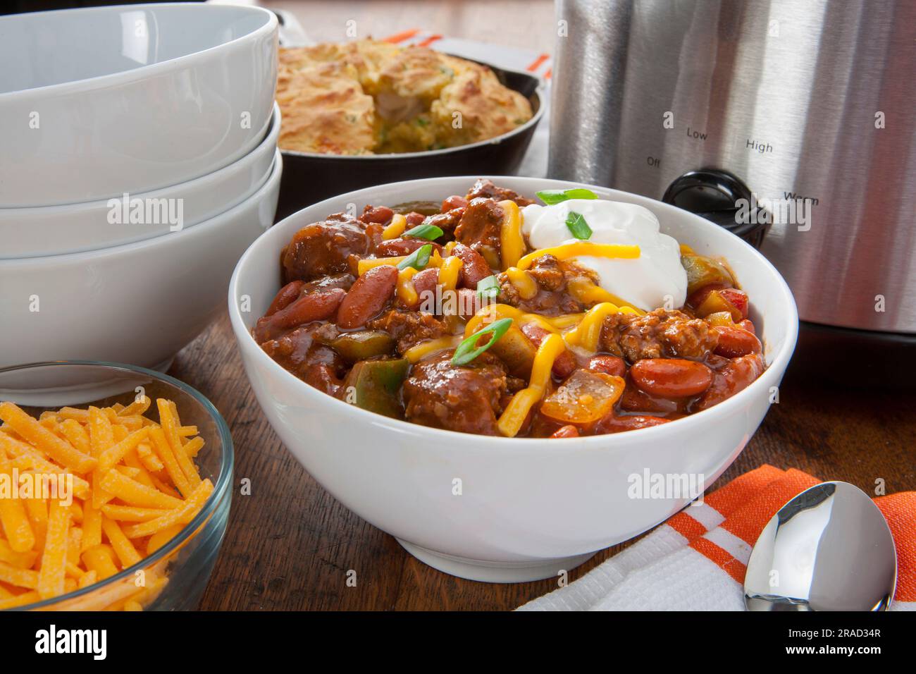 Chili con carne de la mijoteuse avec fromage Banque D'Images