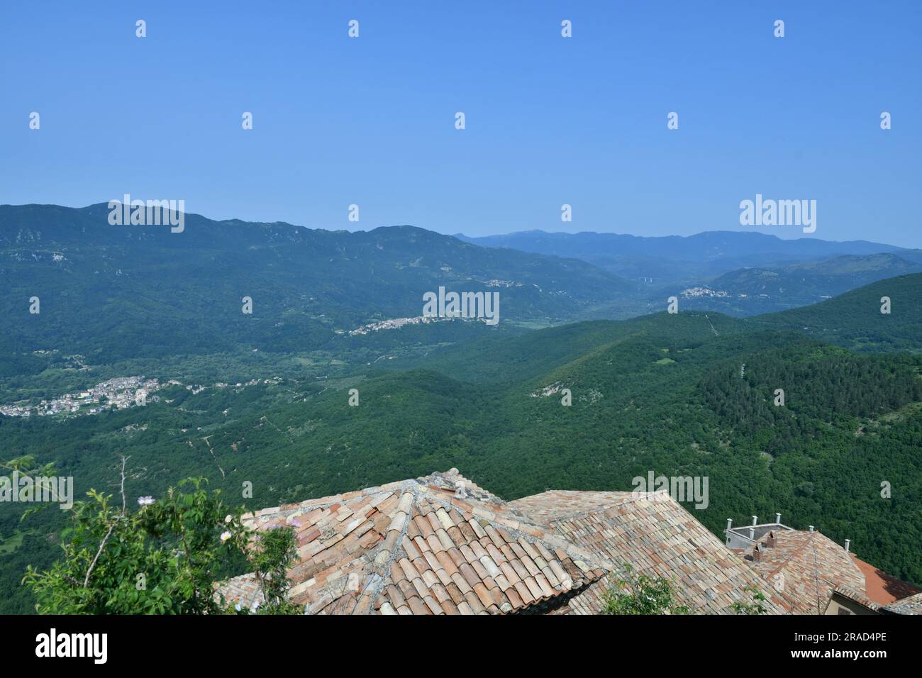 Le paysage entourant Cervara di roma, un village médiéval de la région du Latium, en Italie. Banque D'Images