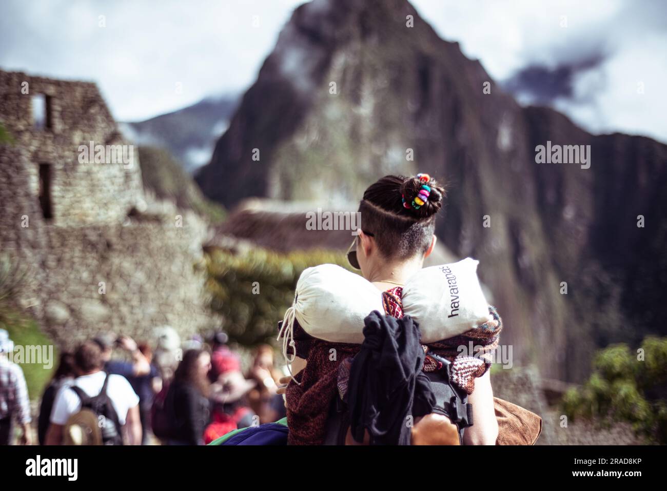 Un autre voyageur attend dans la file d'attente pour entrer dans les ruines de machu picchu Banque D'Images