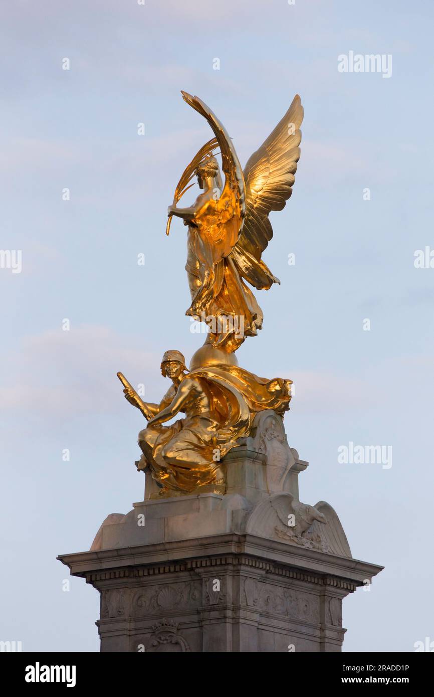 Ange de la victoire, statue d'or, Buckingham Palace, Londres, Banque D'Images