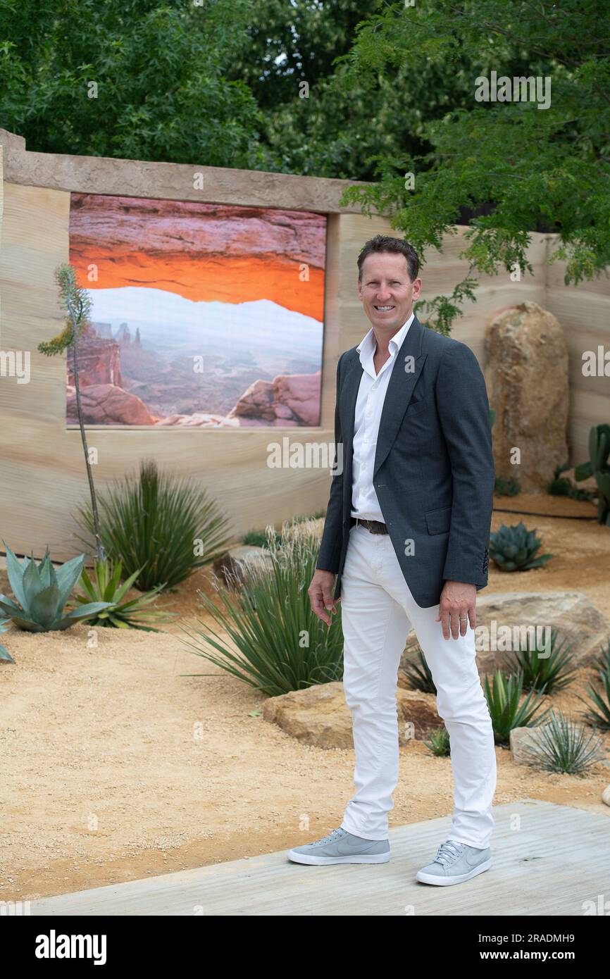 East Molesey, Surrey, Royaume-Uni. 3rd juillet 2023. Danseur Brendan Cole. C'était un grand jour et des célébrations tout autour pour les designers de l'America's Wild, présenté par Trailfinders et visitez le jardin d'exposition des États-Unis à la RHS Hampton court Palace Garden Festival Press Day. Le jardin a remporté le prix de la meilleure rose Tudor du salon, la meilleure construction et une médaille d'or. Le jardin a été conçu par Jude Emily Grayshaw, Imogen Perreau Callf et Jude Yeo. Crédit : Maureen McLean/Alay Live News Banque D'Images