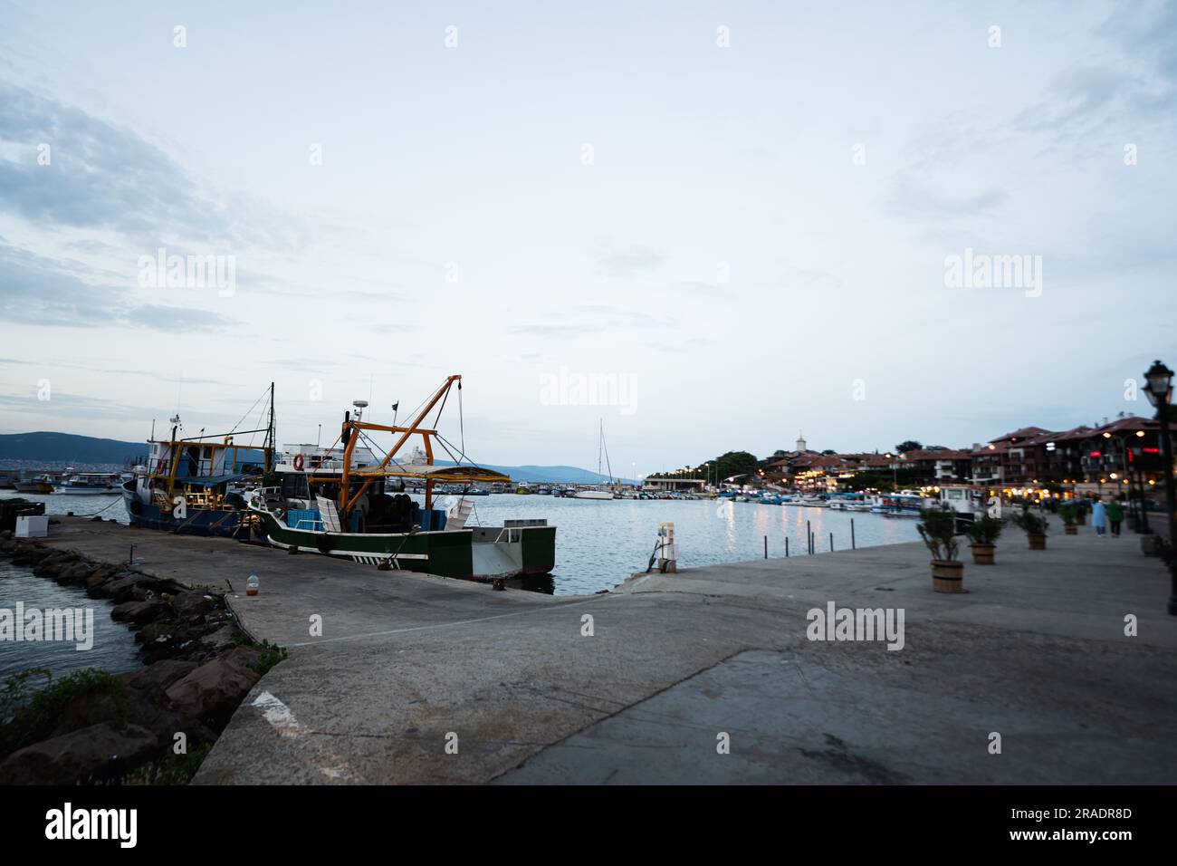 Bateaux de pêche amarrés dans le port de Nessebar, Bulgarie Banque D'Images