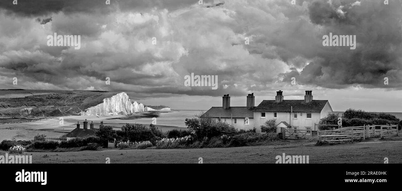 Storm Brewing au-dessus des sept Sœurs à Seaford Head Banque D'Images