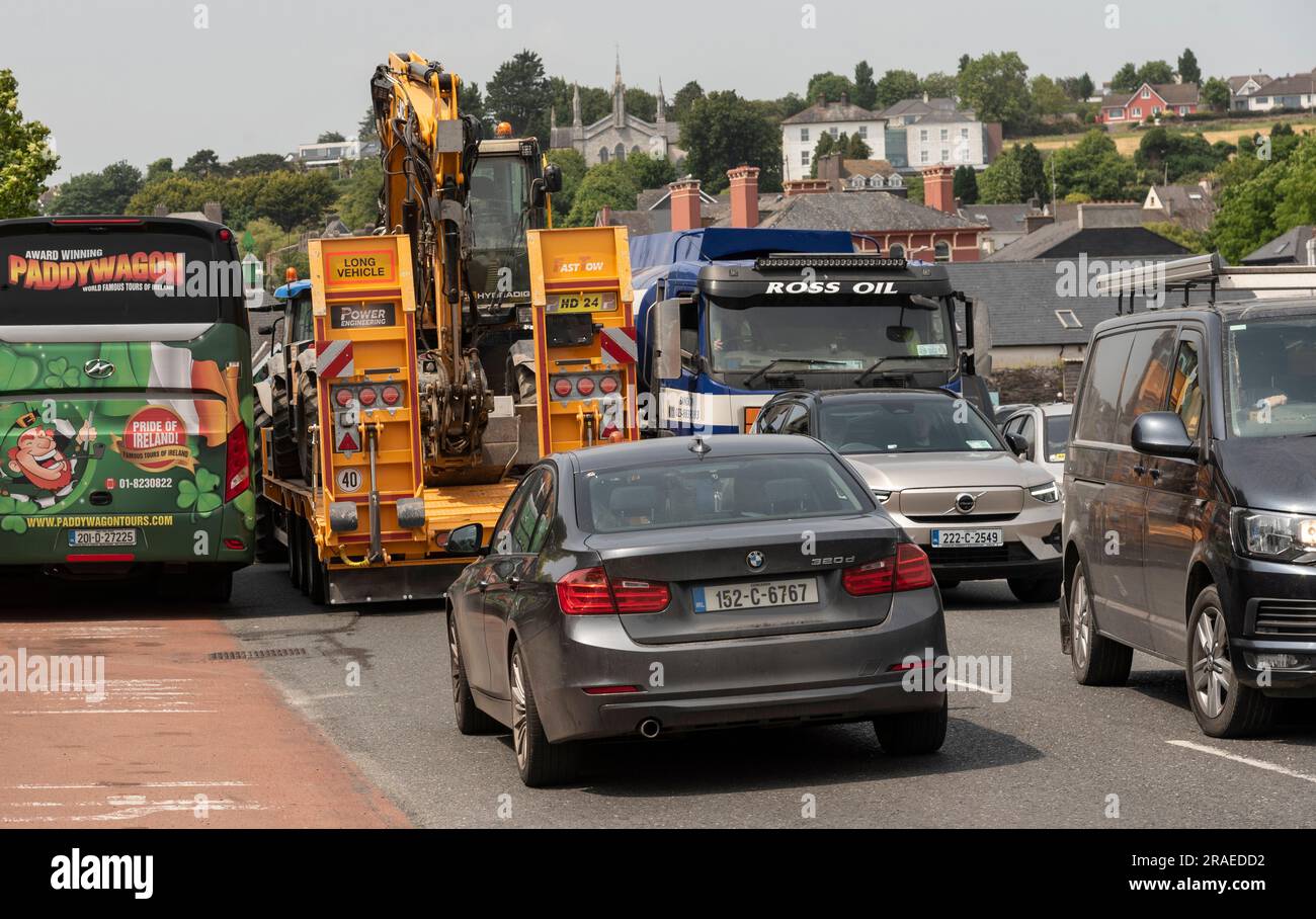 Kinsale, Comté de Cork, Irlande. 9 juin 2023. Embouteillages dans la ville pittoresque du marché et du port maritime. Banque D'Images