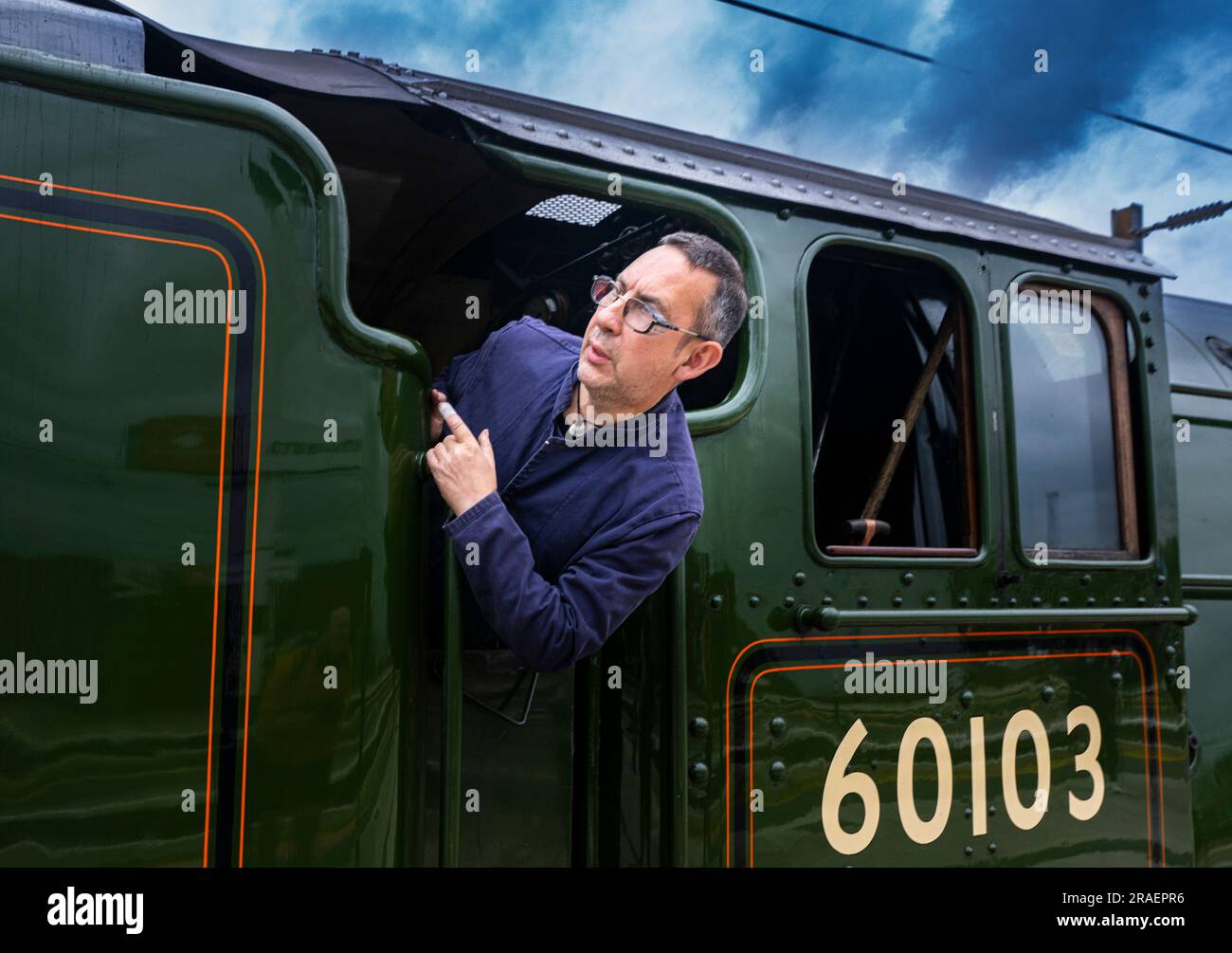 Portrait du chauffeur de moteur du train à vapeur Flying Scotsman à la gare de Grantham lorsqu'il voyage de London Kings Cross à Édimbourg dans le cadre de sa célébration du centenaire Banque D'Images