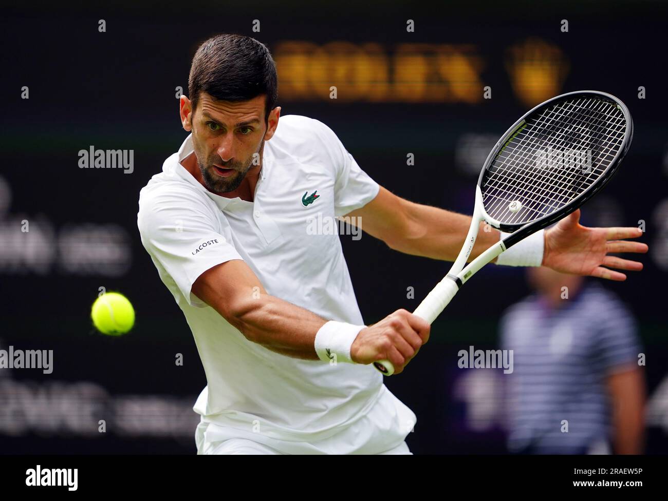 Novak Djokovic en action contre Pedro Cachin (non représenté) le premier jour des Championnats de Wimbledon 2023 au All England Lawn tennis and Croquet Club à Wimbledon. Date de la photo: Lundi 3 juillet 2023. Banque D'Images Novak Djokovic en action contre Pedro Cachin (non représenté) le premier jour des Championnats de Wimbledon 2023 au All England Lawn tennis and Croquet Club à Wimbledon. Date de la photo: Lundi 3 juillet 2023. Banque D'Images