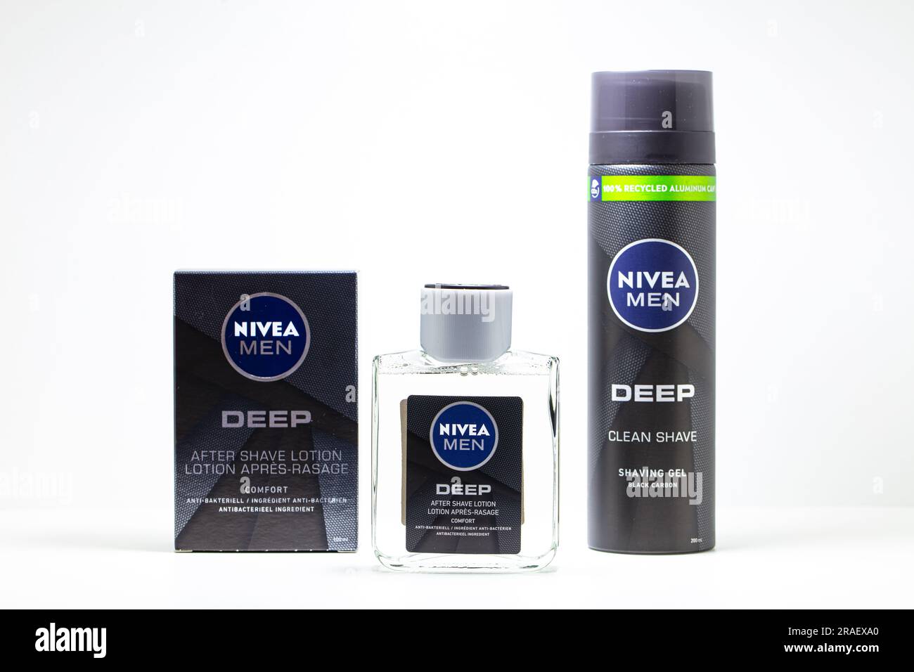 Berlin, Allemagne - 30 juin 2023: NIVEA Men Deep Clean Shave gel and After shave Lotion on White background Banque D'Images