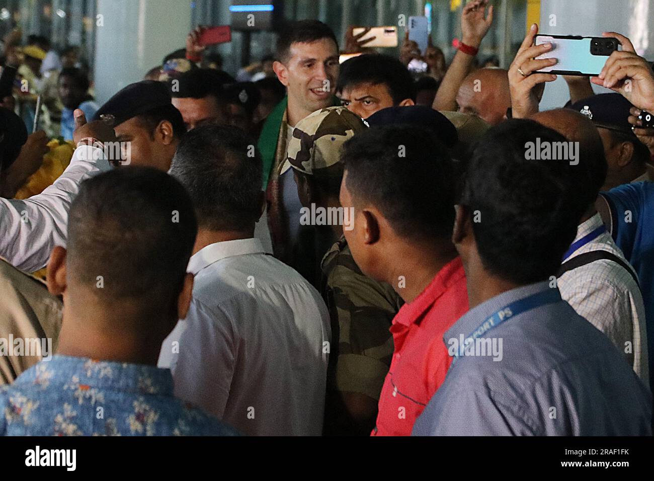 03 juillet 2023, Kolkata, Inde: Emiliano Martinez, gardien de but de l'équipe nationale Argentine de football, a remporté la coupe du monde, à son arrivée à l'aéroport international de Netaji Subhas Chandra Bose. Sur 03 juillet 2023 à Kolkata, Inde (Credit image: © Dipa Chakraborty/eyepix via ZUMA Press Wire) USAGE ÉDITORIAL SEULEMENT! Non destiné À un usage commercial ! Banque D'Images