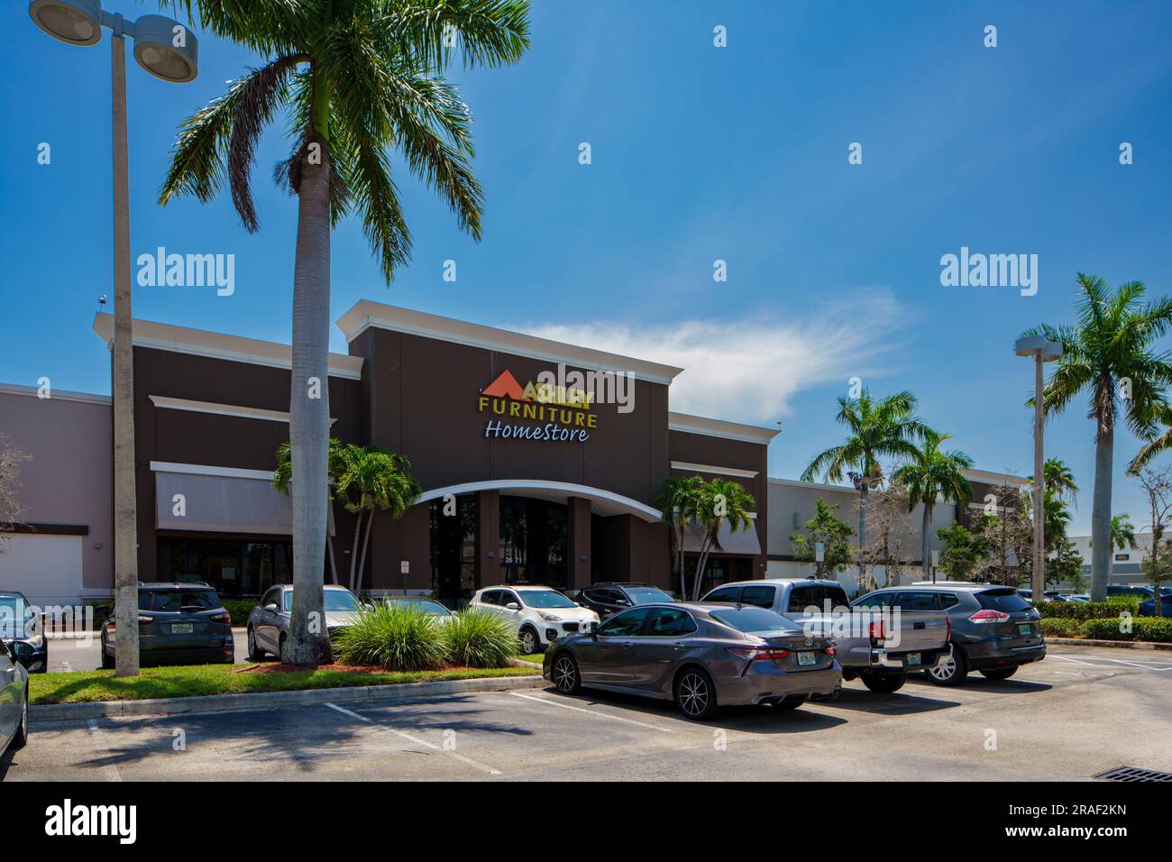 Stuart, FL, Etats-Unis - 1 juillet 2023: Meubles Ashley Homestore Stuart Floride Banque D'Images