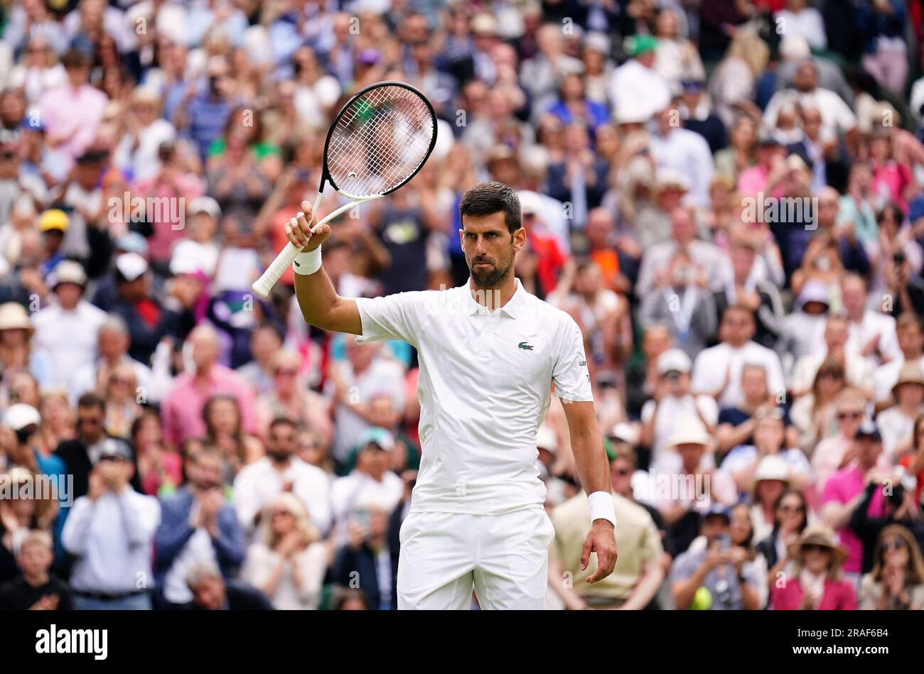 Novak Djokovic célèbre après avoir battu Pedro Cachin (non représenté) le premier jour des championnats de Wimbledon 2023 au All England Lawn tennis and Croquet Club à Wimbledon. Date de la photo: Lundi 3 juillet 2023. Banque D'Images Novak Djokovic célèbre après avoir battu Pedro Cachin (non représenté) le premier jour des championnats de Wimbledon 2023 au All England Lawn tennis and Croquet Club à Wimbledon. Date de la photo: Lundi 3 juillet 2023. Banque D'Images