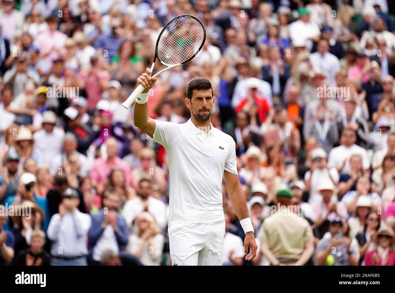 Novak Djokovic célèbre après avoir battu Pedro Cachin (non représenté) le premier jour des championnats de Wimbledon 2023 au All England Lawn tennis and Croquet Club à Wimbledon. Date de la photo: Lundi 3 juillet 2023. Banque D'Images Novak Djokovic célèbre après avoir battu Pedro Cachin (non représenté) le premier jour des championnats de Wimbledon 2023 au All England Lawn tennis and Croquet Club à Wimbledon. Date de la photo: Lundi 3 juillet 2023. Banque D'Images