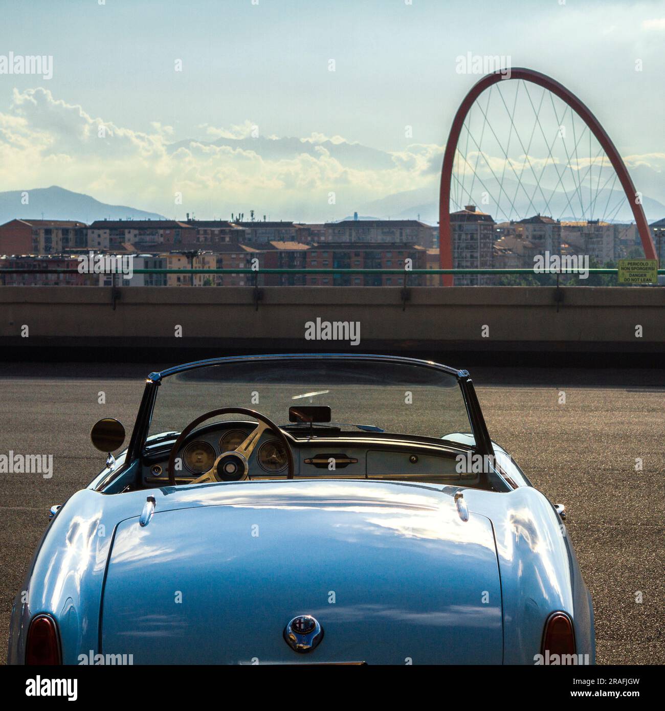 Vue arrière de l'Alfa Romeo Giulietta Spider sur la piste d'essai Lingotto sur le toit Banque D'Images