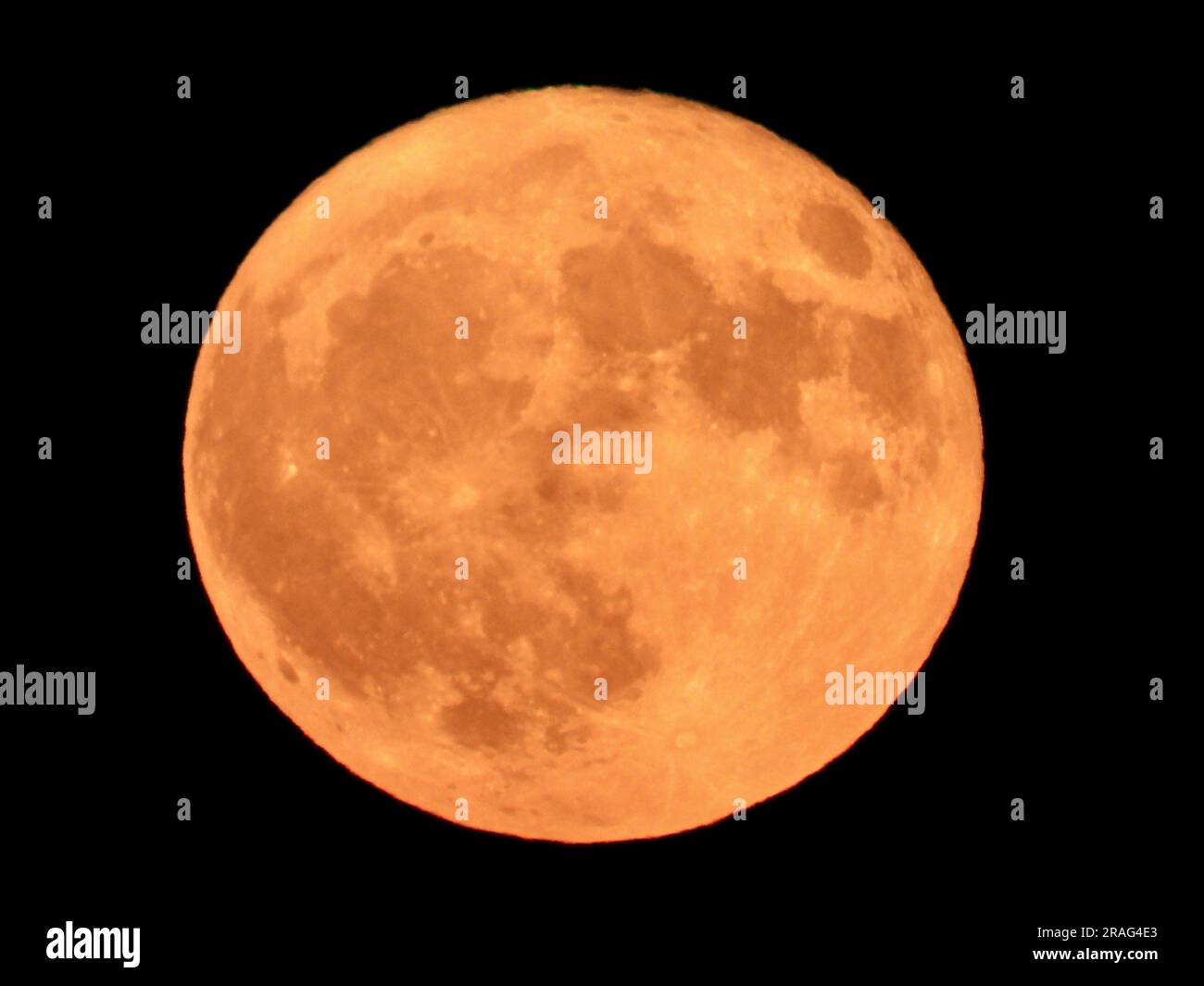 Split, Croatie. 03rd juillet 2023. La pleine lune, connue sous le nom de « Buck Moon », s'élève au-dessus de Split, en Croatie, sur 3 juillet 2023. Photo: Ivo Cagalj/PIXSELL crédit: Pixsell/Alay Live News Banque D'Images